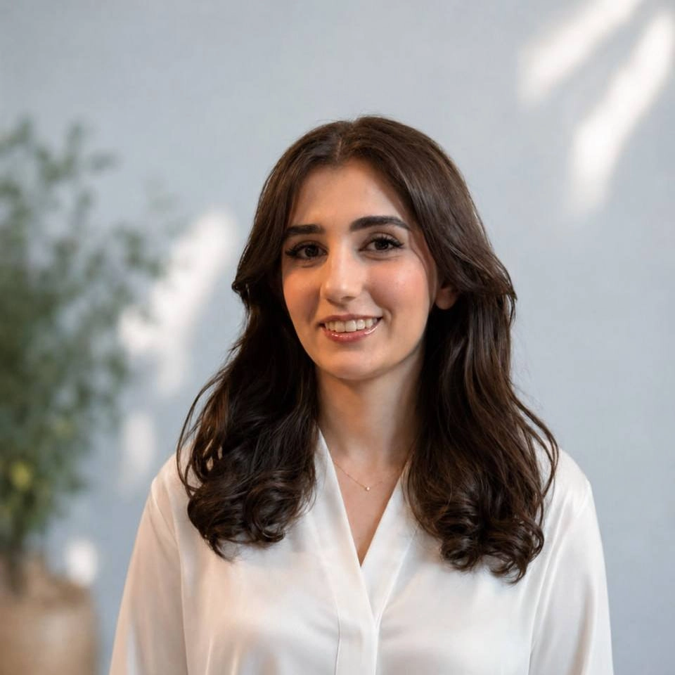 غزالة سادات أحمدي، منسقة العمليات والبحث والصحة الرقمية في Hospitual